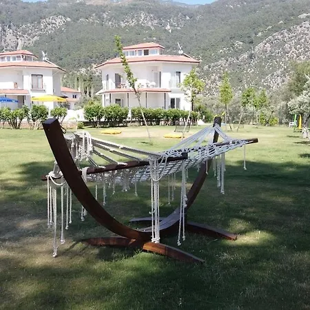 Ayakli Goel Evleri